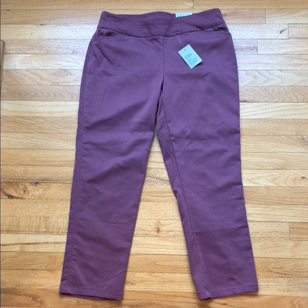 NWT Croft & Barrow Women's Straight Mid-Rise Berry Pants, size 12 Short